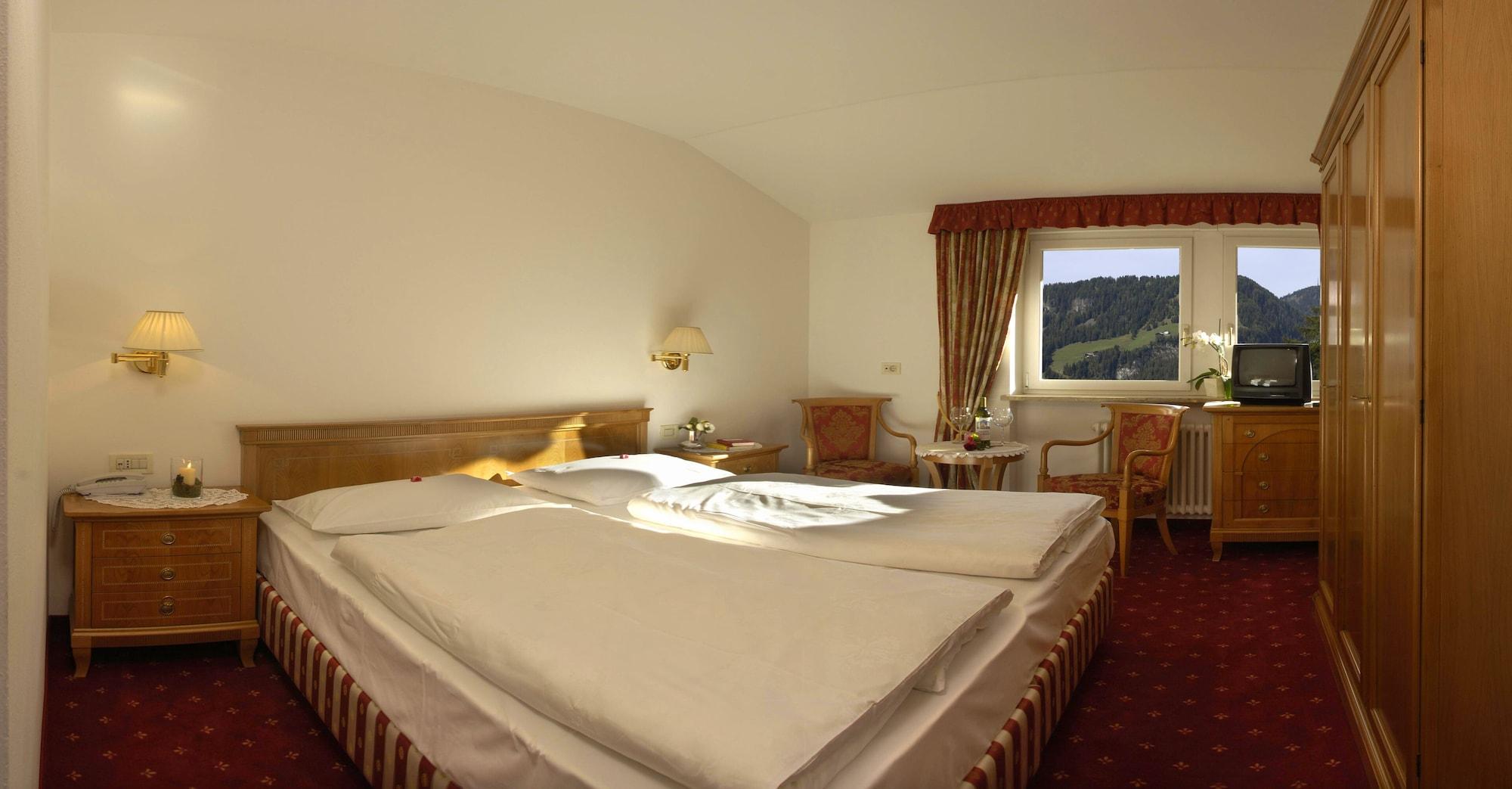 Hotel Touring Dolomites Santa Cristina Val Gardena Buitenkant foto